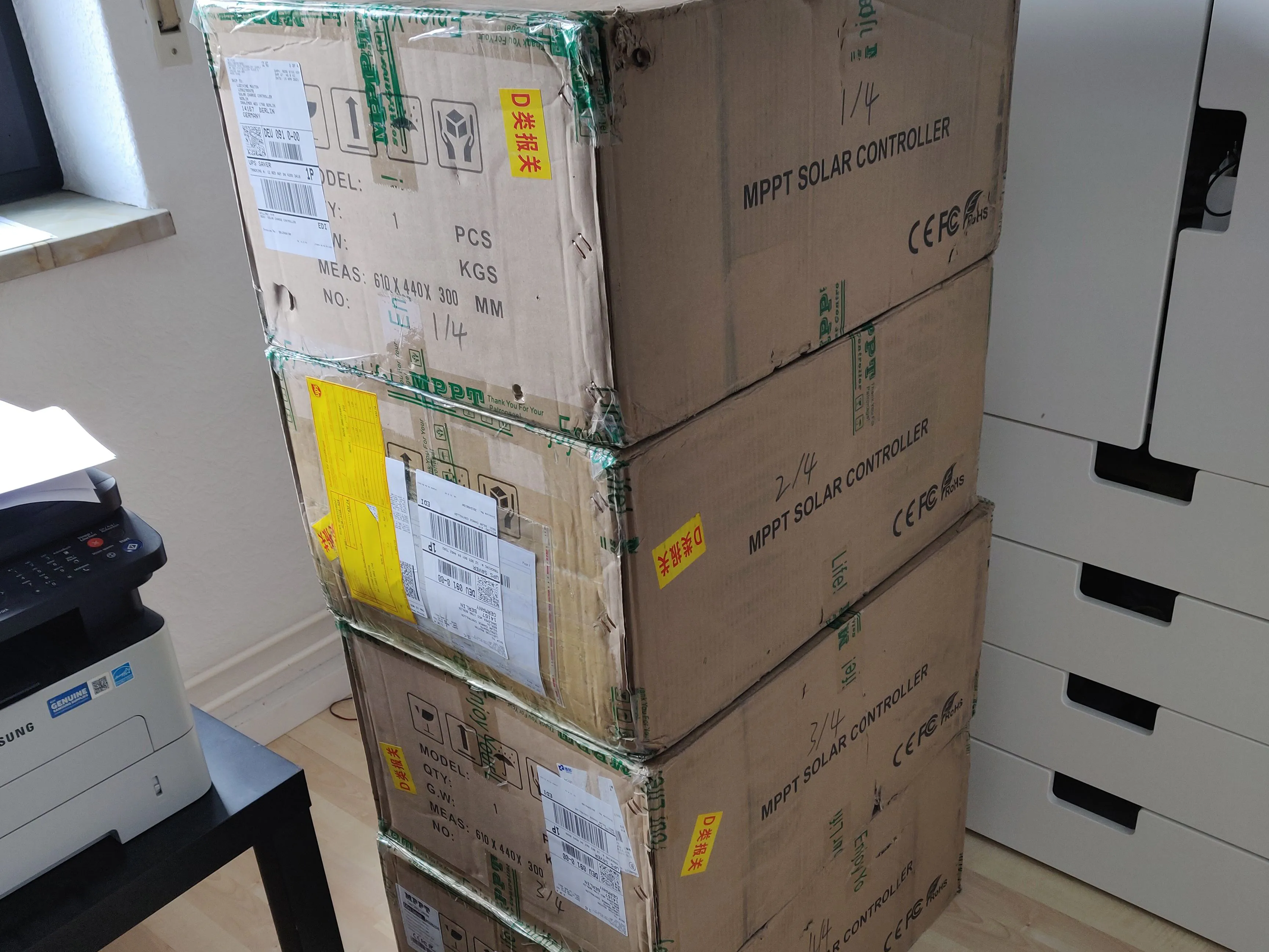 4 boxes of IPANDEE Mars series MPPT solar charge controller