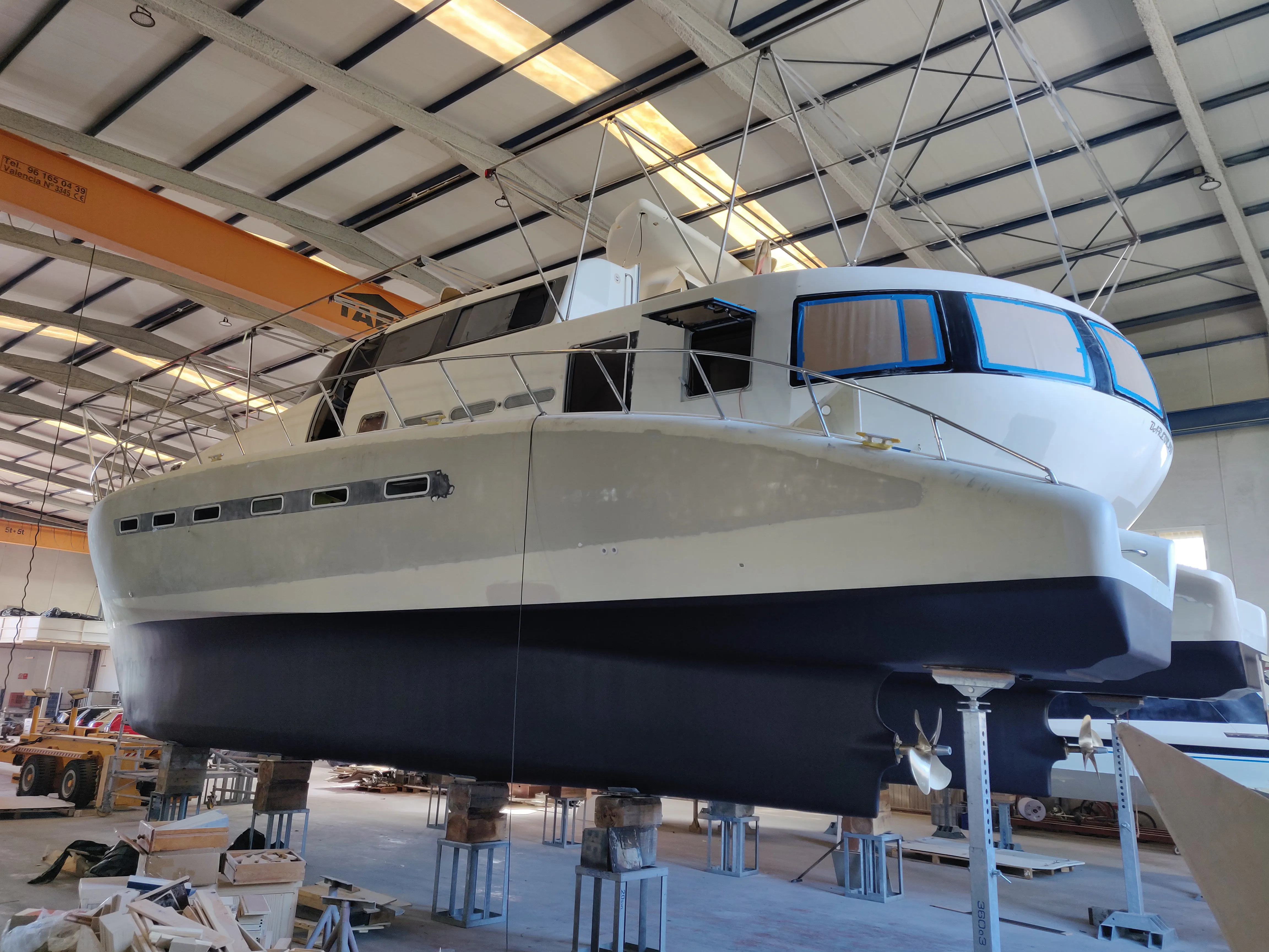 Port Aft view of Escargot with its hatch and windows on the aft cabin.