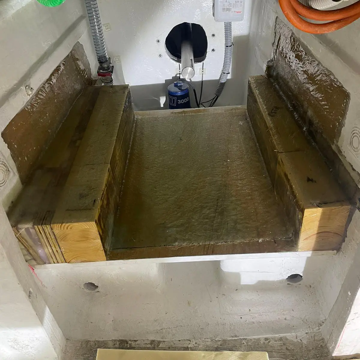 Modified Motor Support Modified motor support in the engine bay.