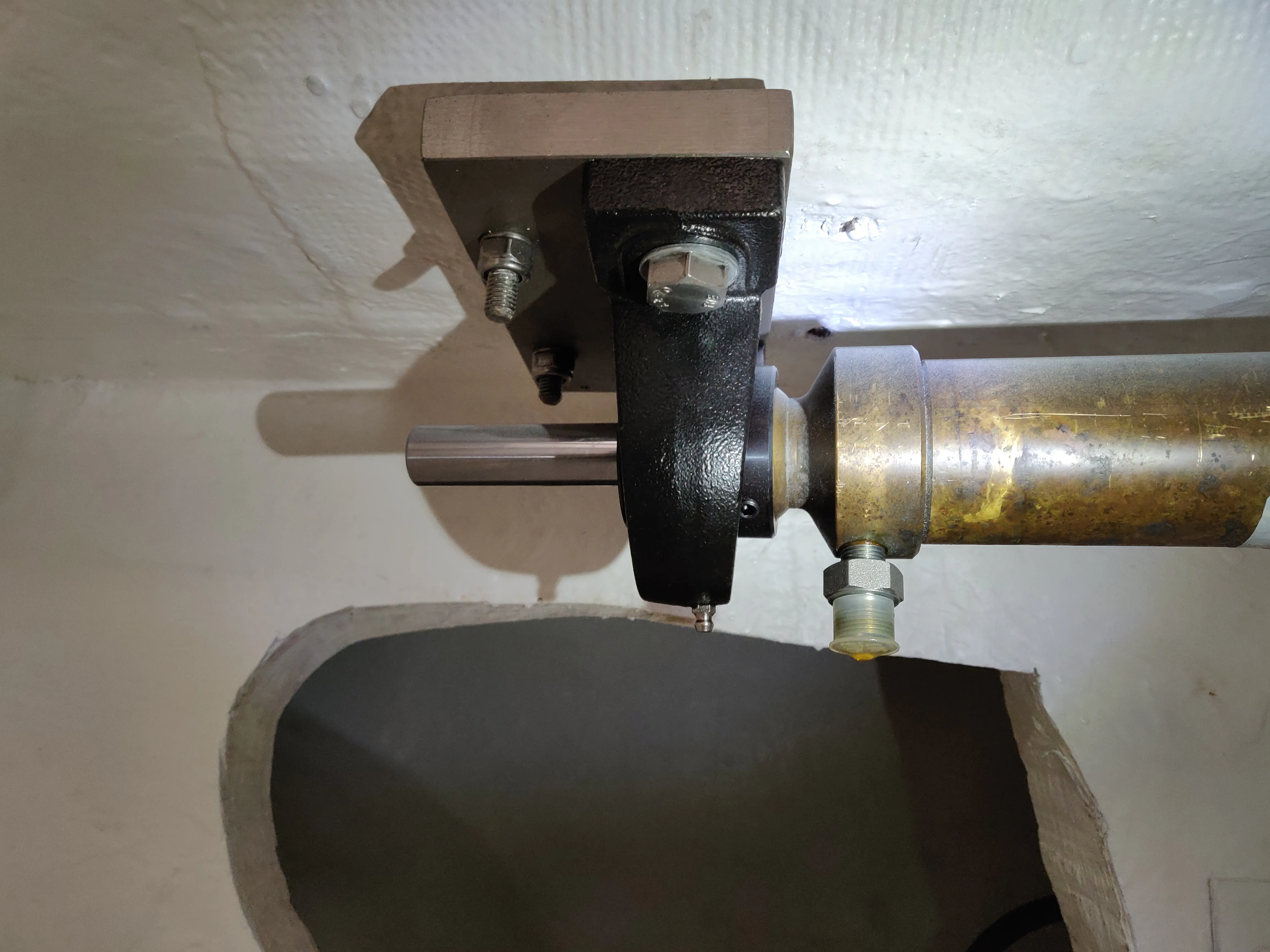 Reinforced Steering Cylinder Mount Reinforced support for the hydraulic steering cylinder.