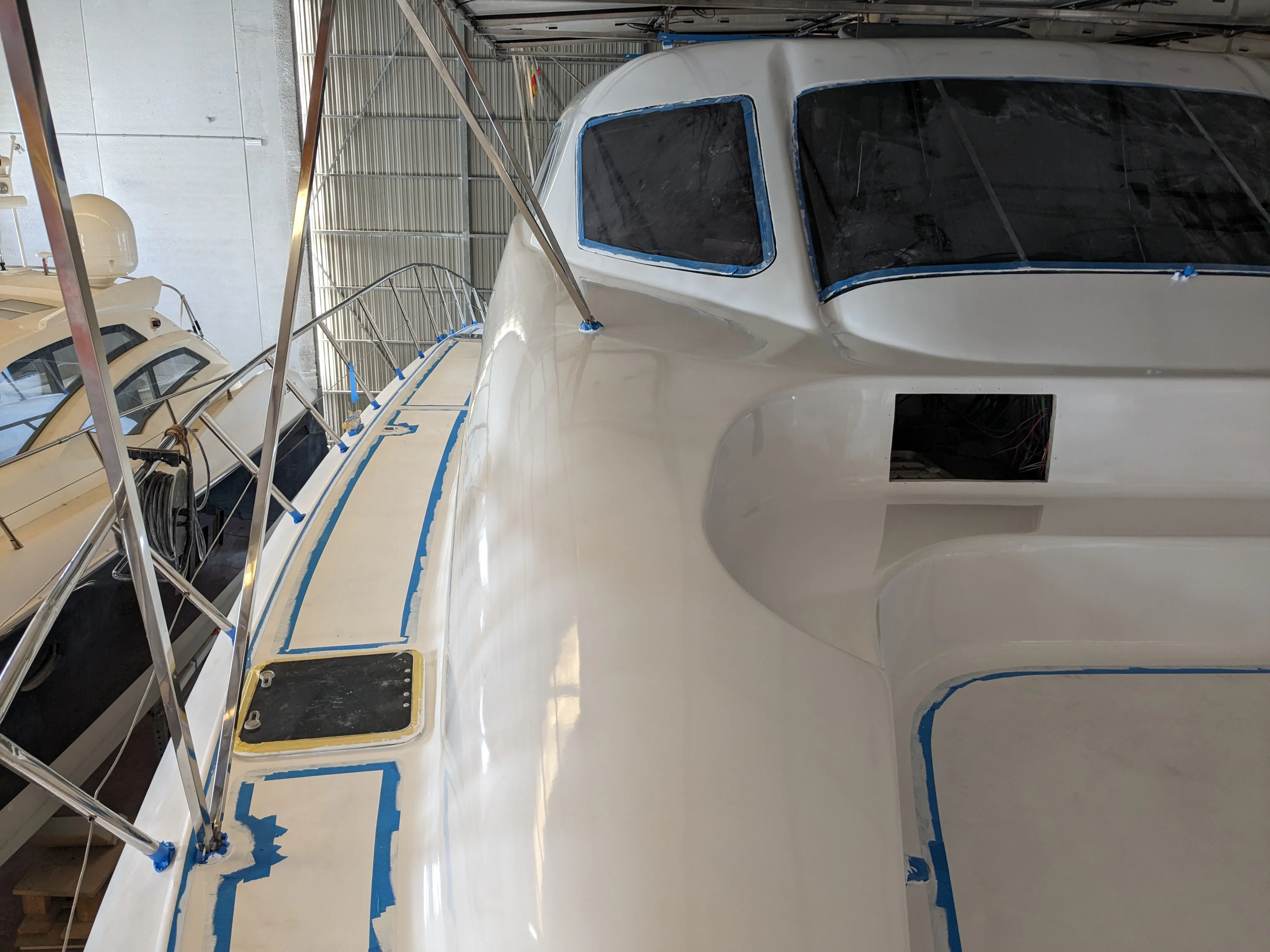 Toplack Plus coats and masking for anti-slip Toplack Plus applied with masking