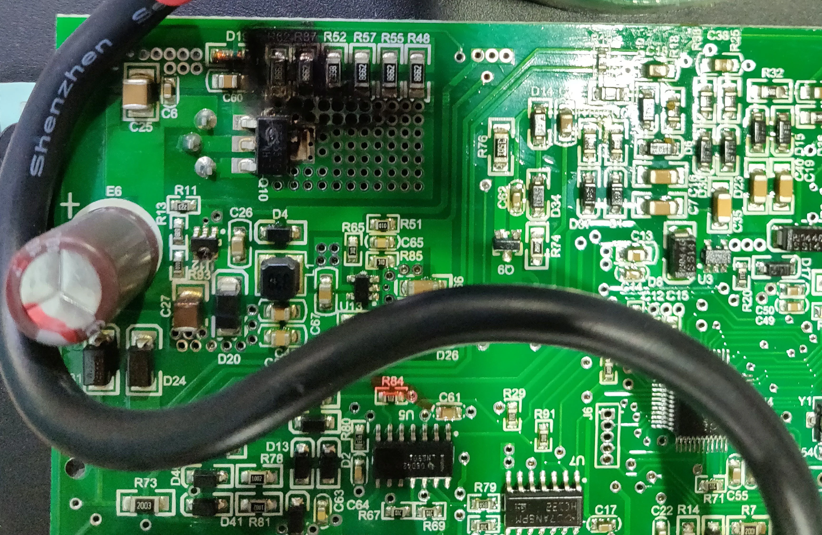 MPPT charger main board damaged due to incorrect connection sequence Burnt MPPT charger main board