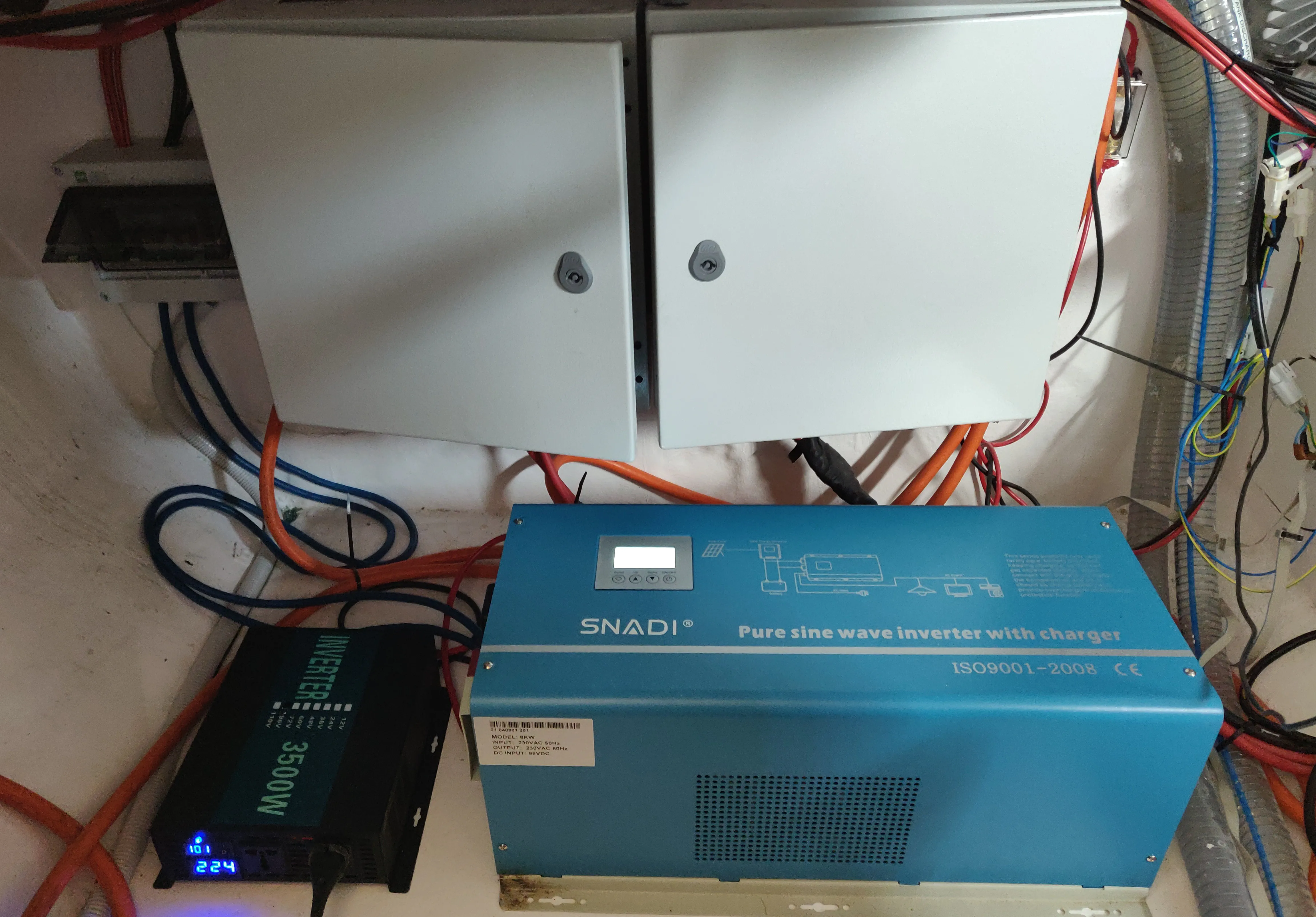Two inverters connected to the 96VDC busbar Inverter connections