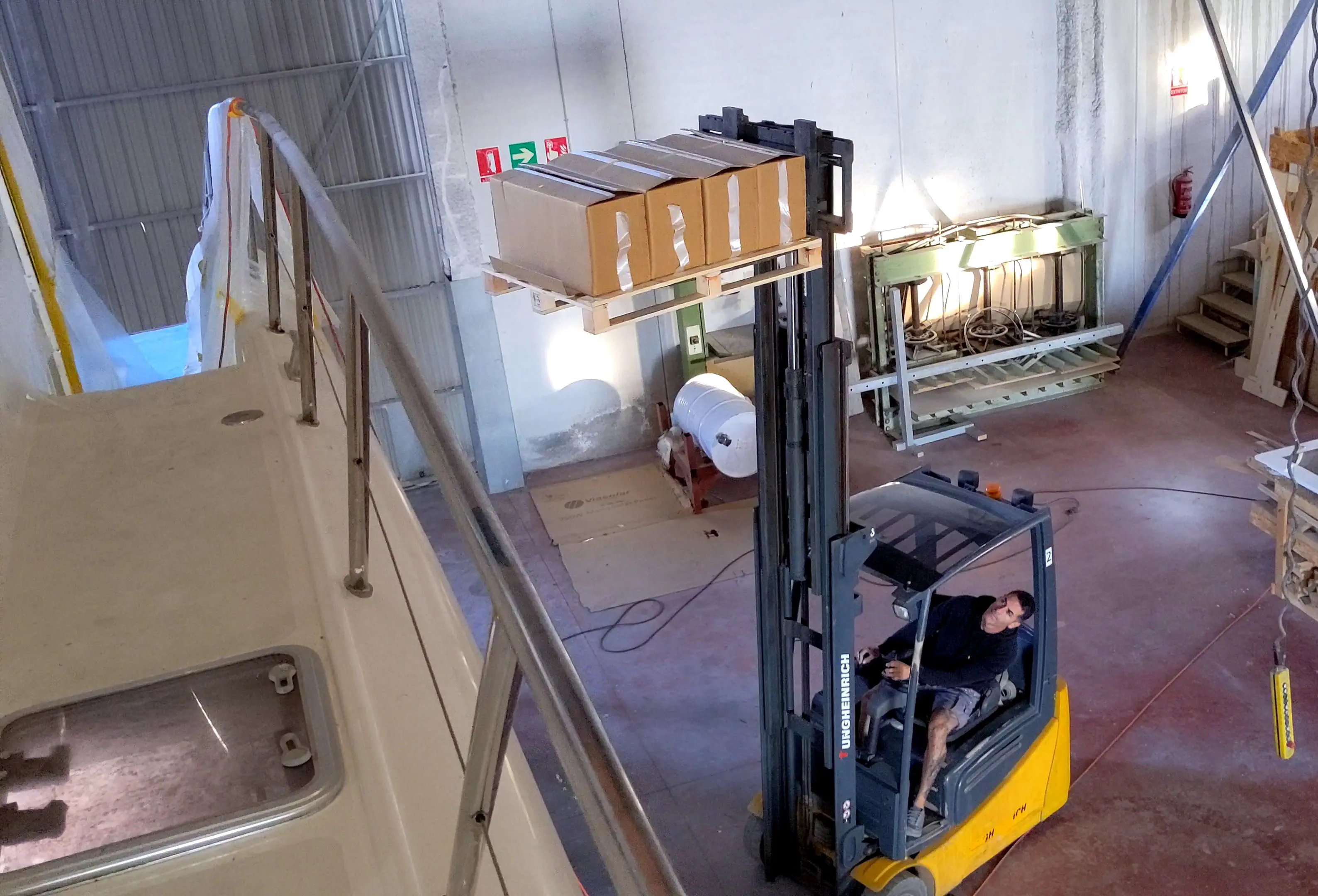 Forklift lifting batteries