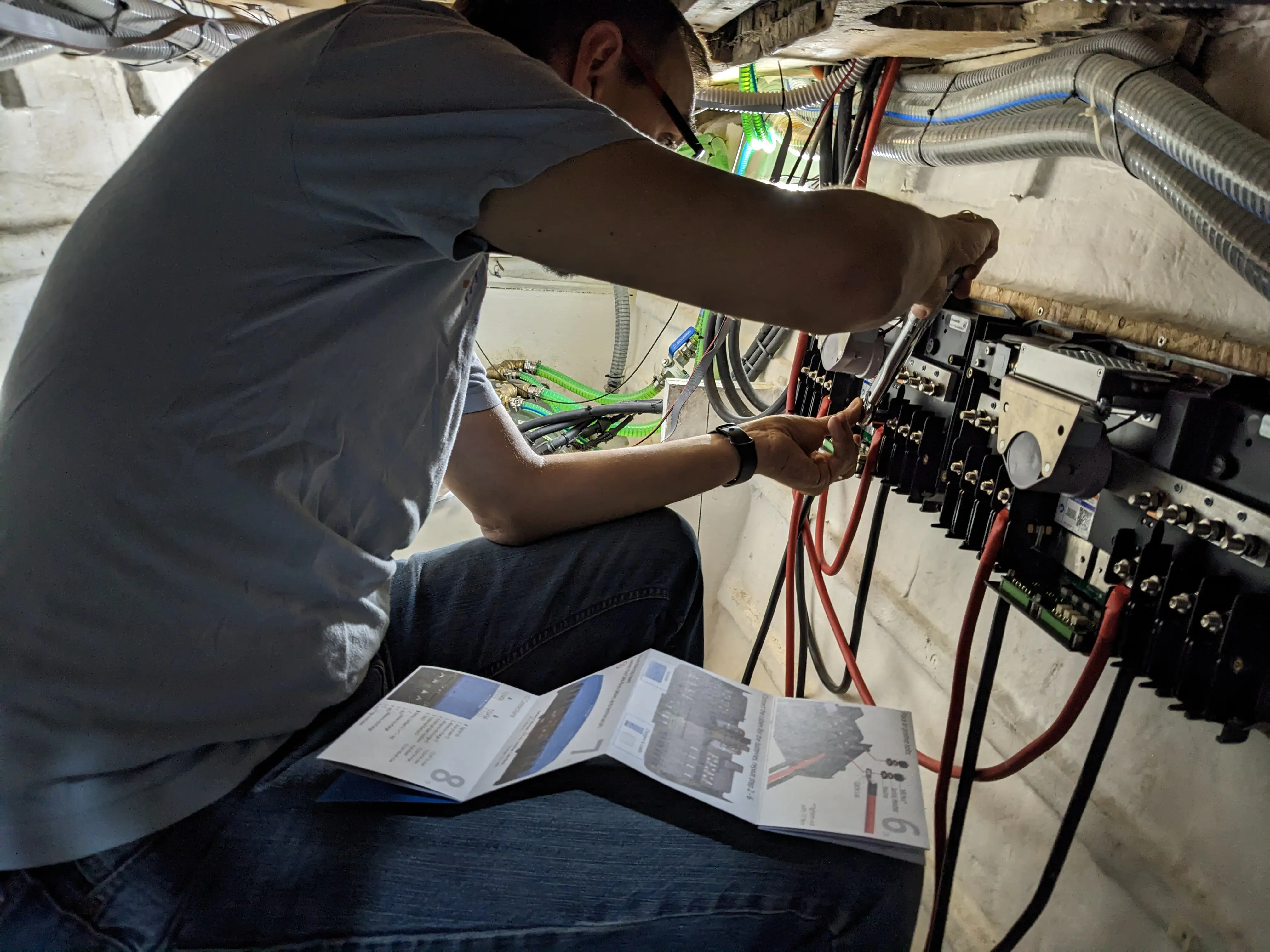 Torquing connections on MasterLV