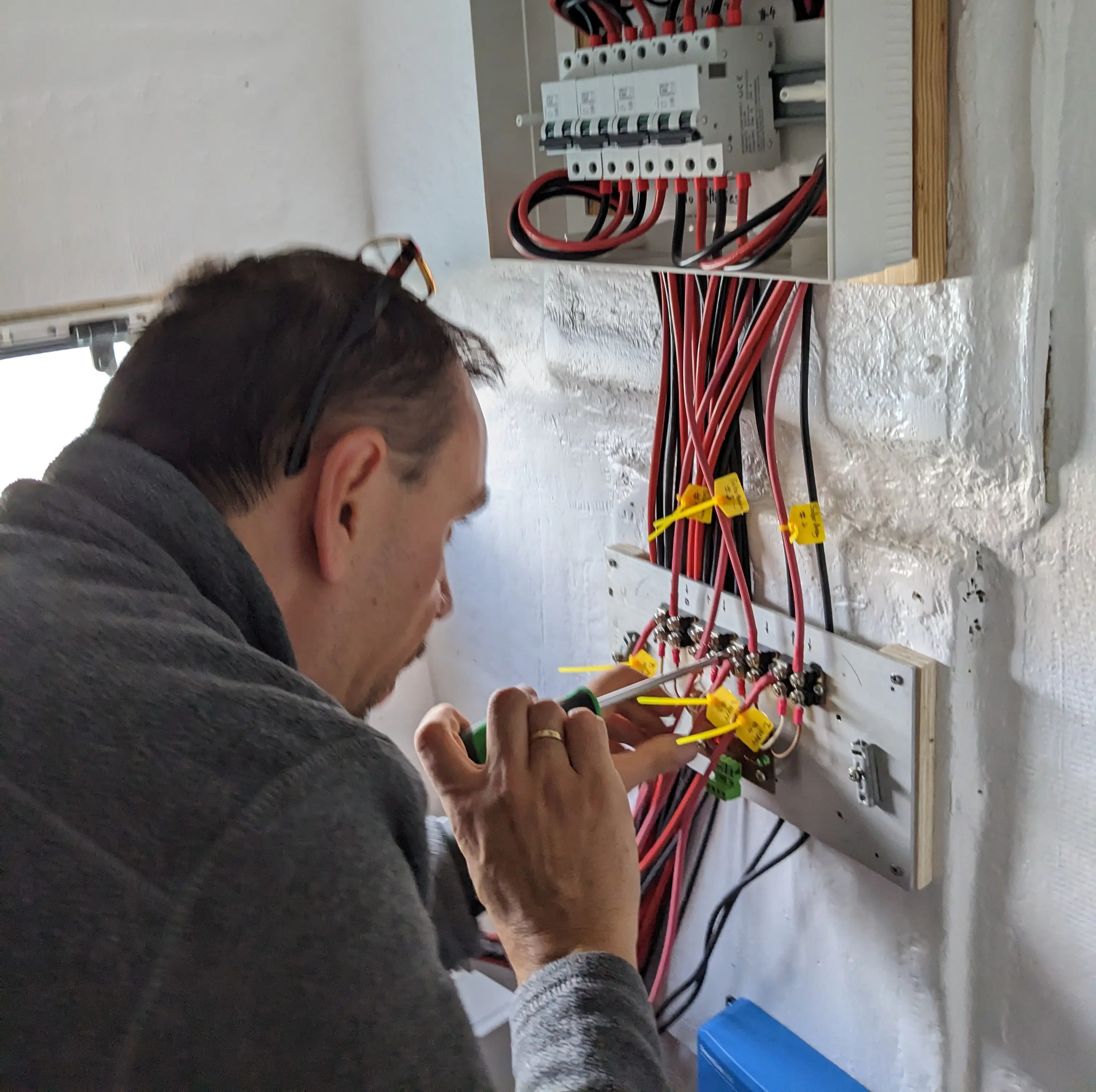 Connecting the custom static relay board
