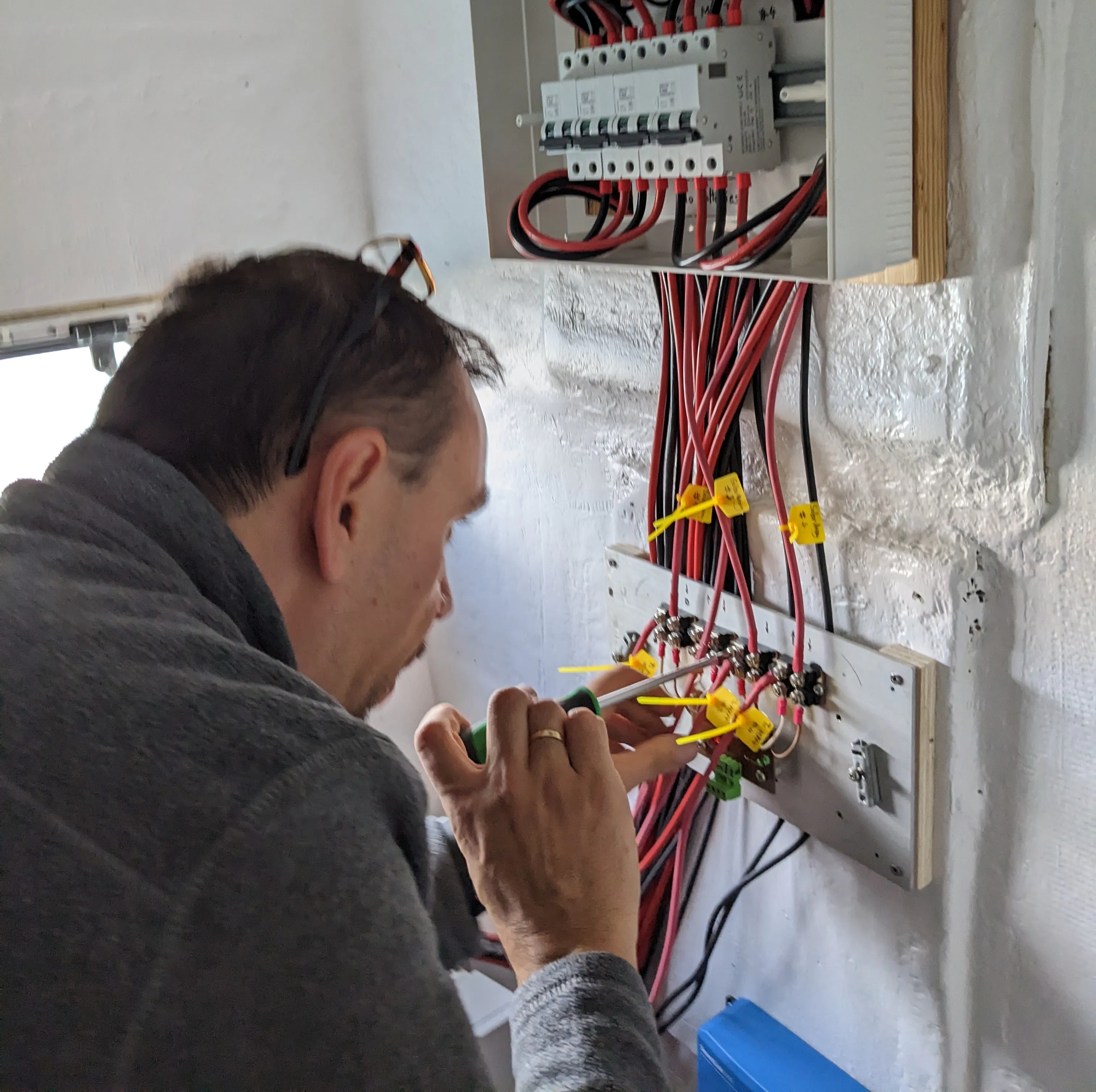 Connecting the custom static relay board