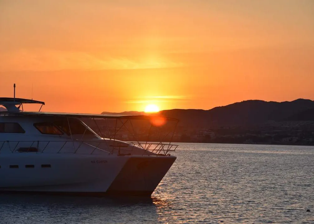 Escargot with sunset at La Azohía Escargot with sunset at La Azohía