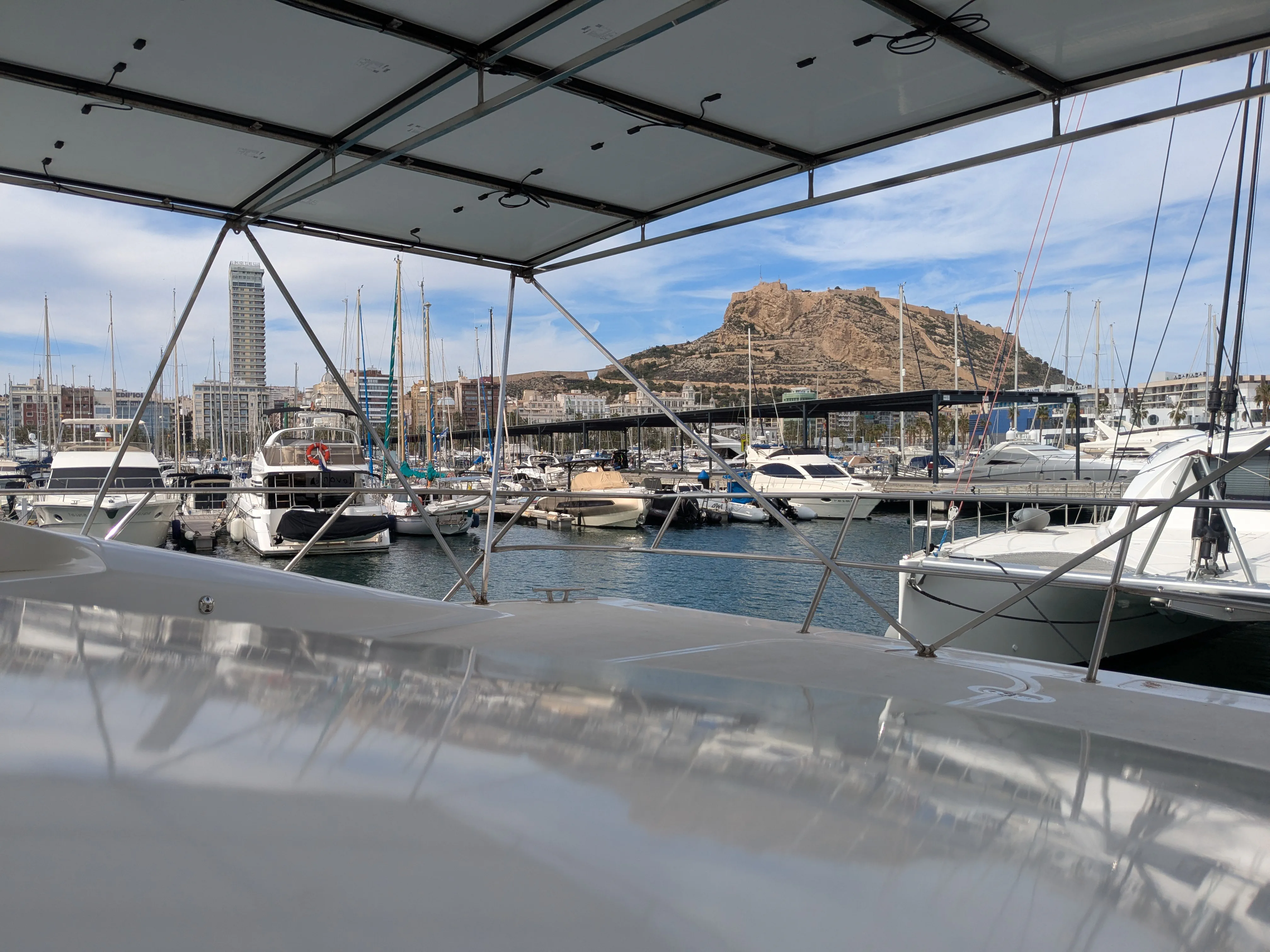 Moored in Alicante Escargot moored at the visitor dock in Alicante