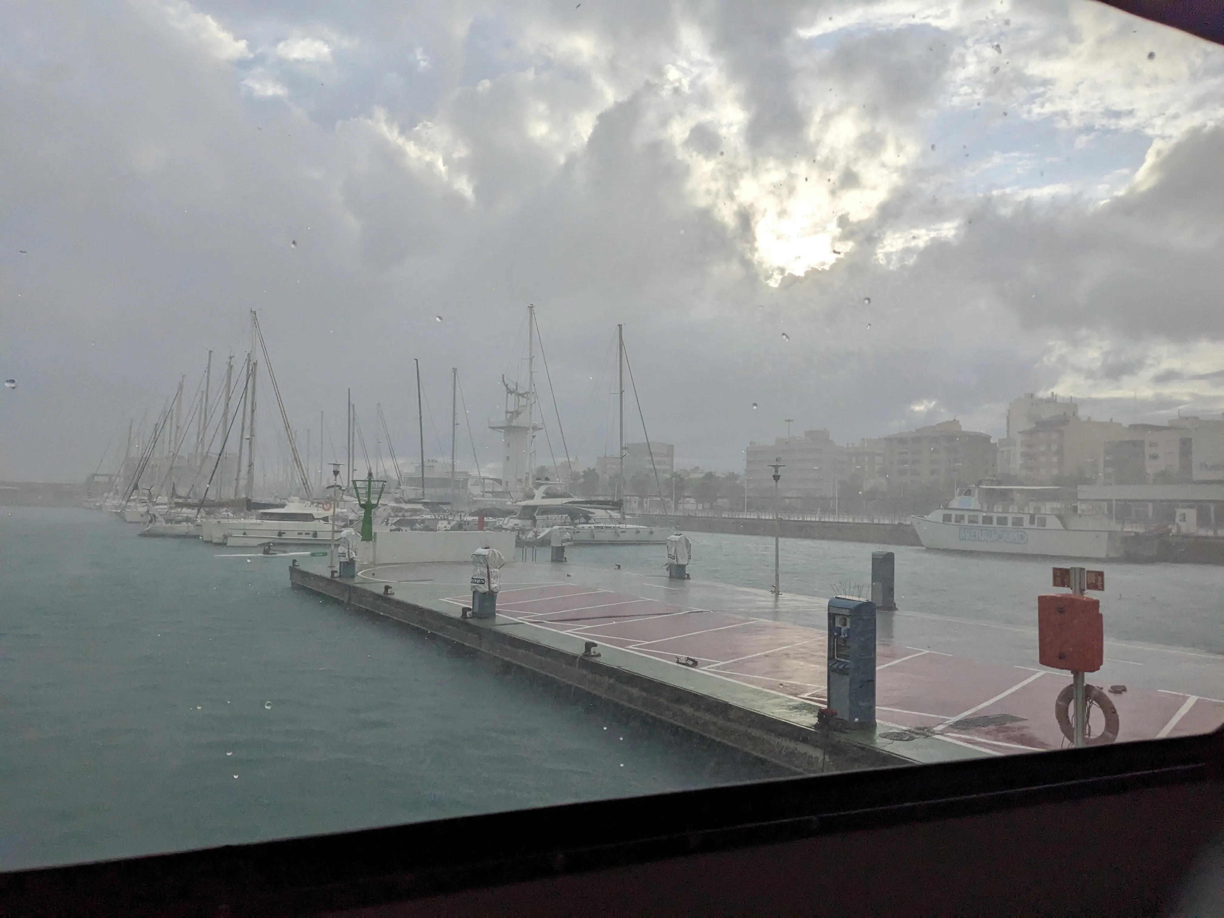 Castelló sous une forte pluie