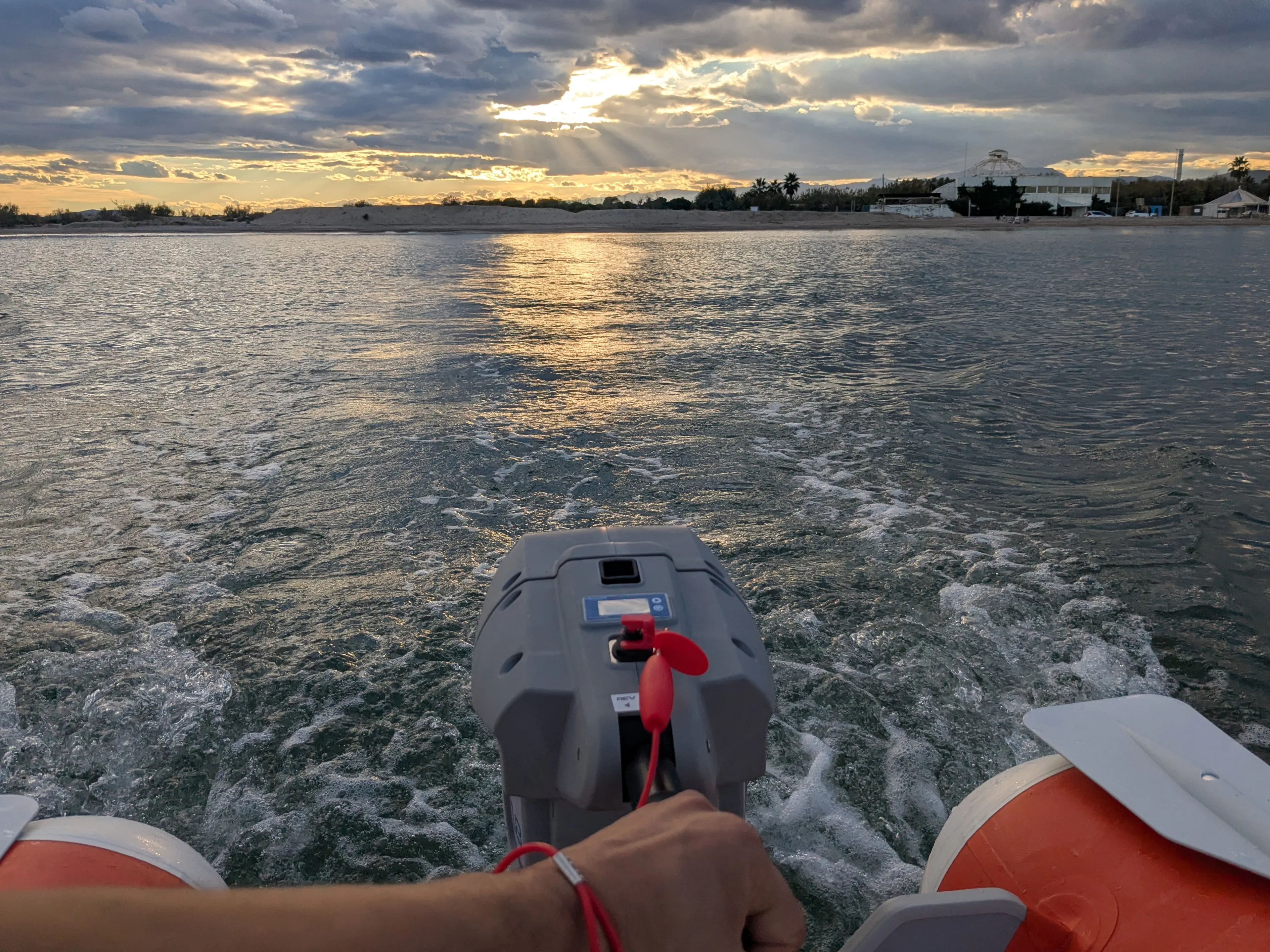 Trajet en annexe de la plage à notre mouillage