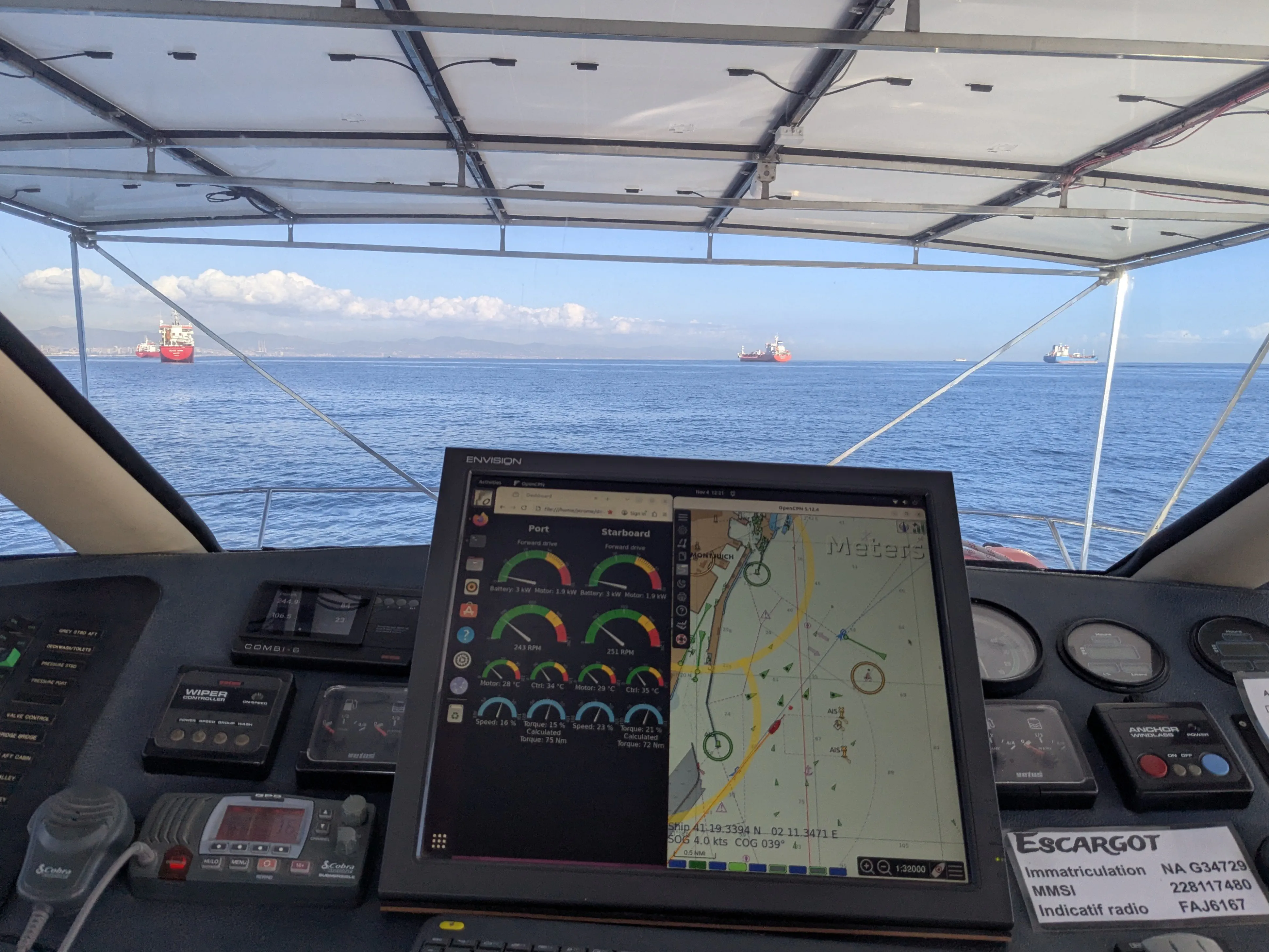 Cargos au mouillage au large de Barcelone