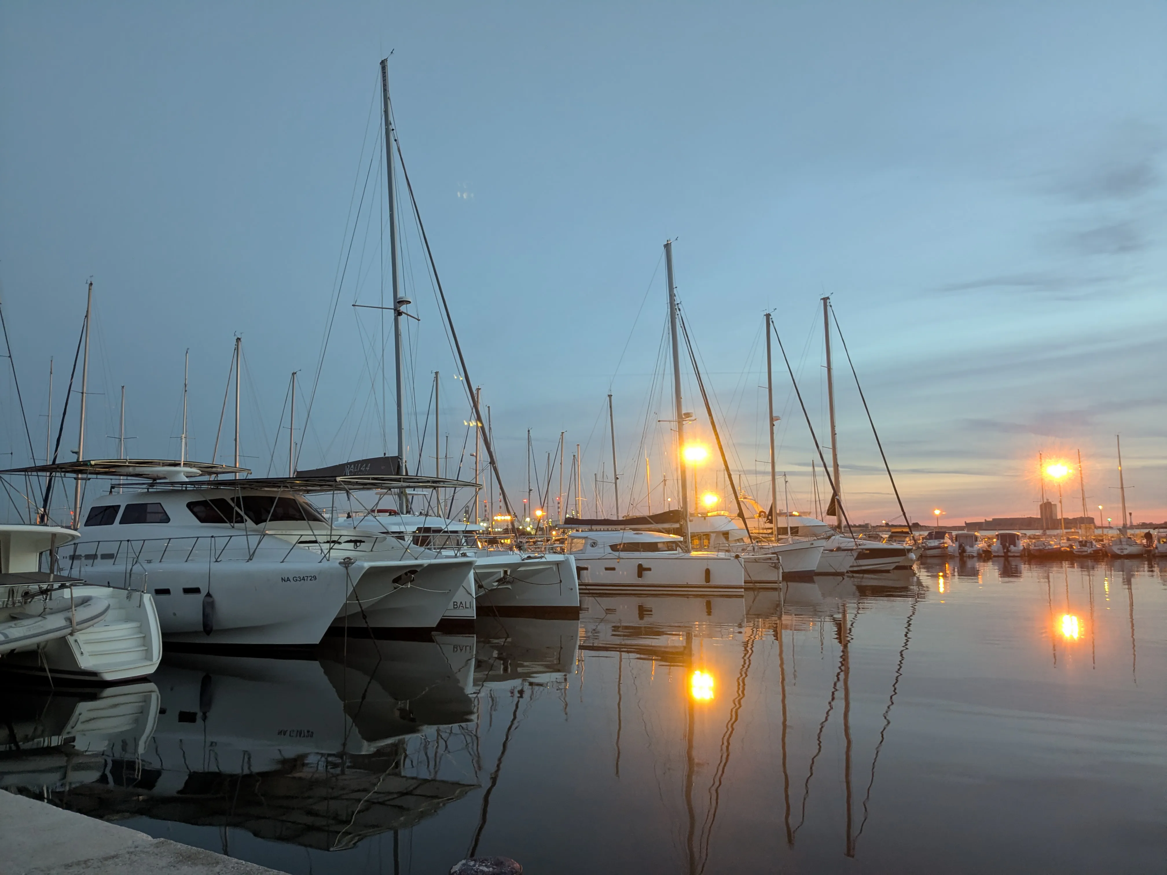 Escargot amarré à Port-de-Bouc