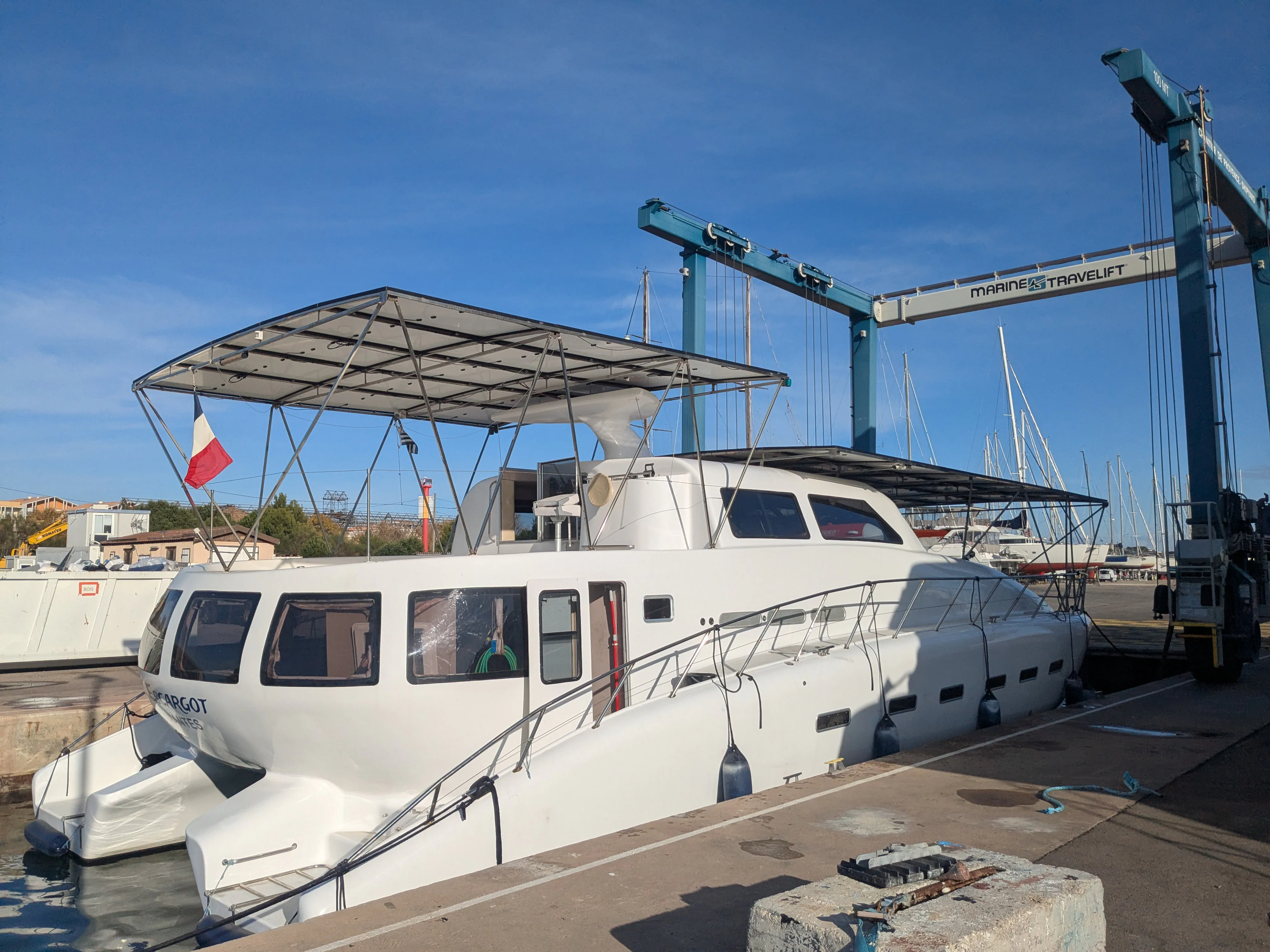 Escargot prêt pour sa mise au sec au Chantier Naval de Provence